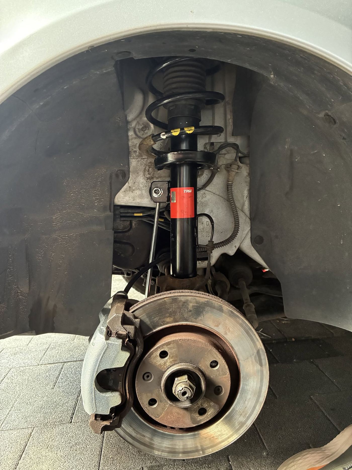 Vering en demperwerk aan de garage